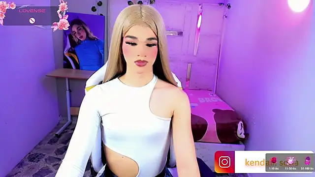 Sophiaa doll  online show from July 27, 3:35 am