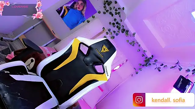 Sophiaa doll  online show from July 29, 3:05 am