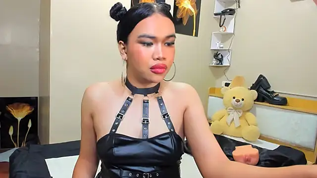 hugecelestina online show from April 13, 4:05 am