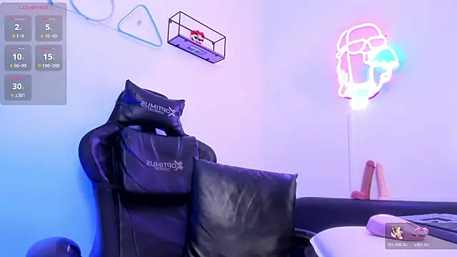 Nicolle Smithh  online show from April 4, 2:15 pm