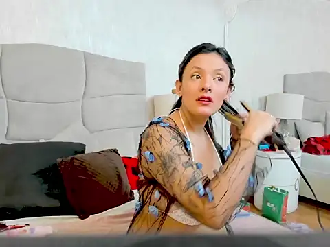 CynthiaMore online show from April 4, 1:09 pm