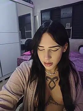 isabeladecaria online show from July 26, 4:30 am