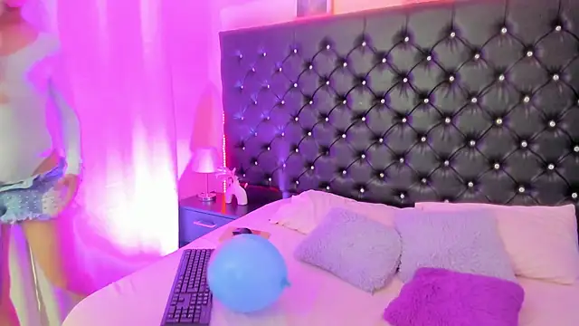 BellaRoge online show from August 3, 8:26 pm