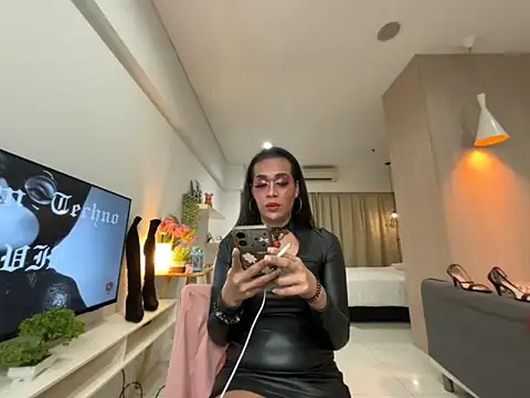 Ur topQeents online show from May 6, 12:33 pm