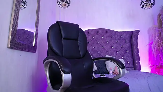 Lizza Jones online show from April 9, 12:33 pm