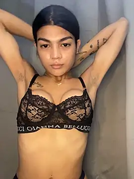 AveryMwore online show from April 18, 1:40 am