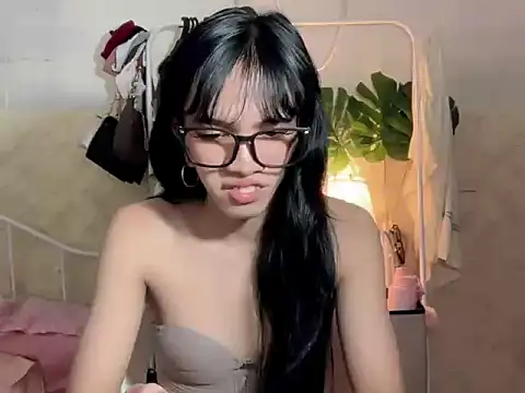 Leijona Milker online show from July 31, 7:52 am