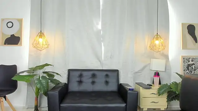 NahomiWhitte online show from April 6, 12:38 pm