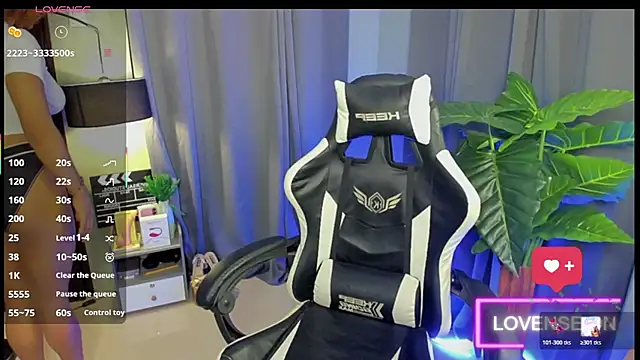 Molly McQueen online show from March 31, 5:26 pm