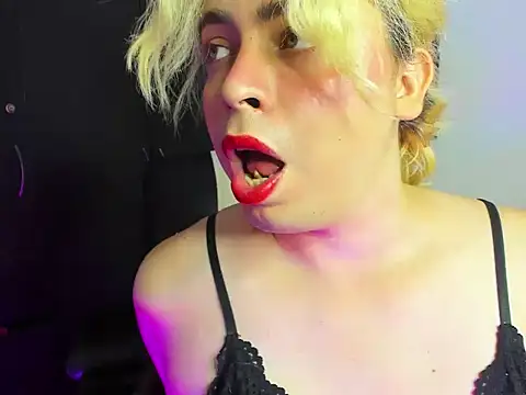 angellfemboy online show from July 31, 8:20 pm