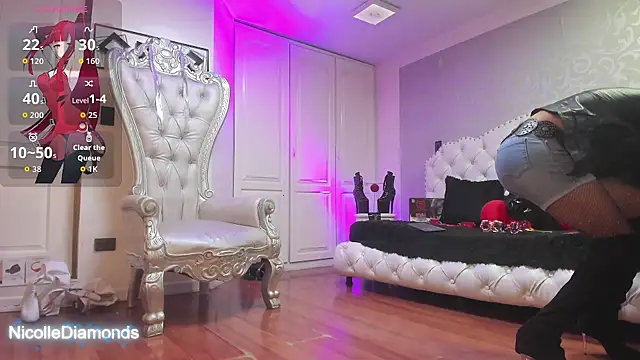 miss nicolesds  online show from April 14, 1:05 pm