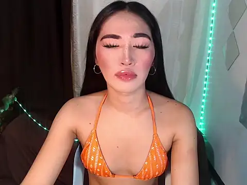 urasiankylie online show from June 6, 6:04 pm
