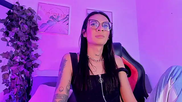 Maddie Ray online show from June 6, 11:39 am