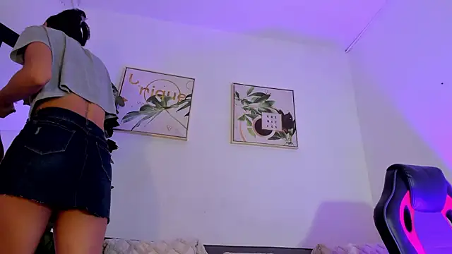 Maddie Ray online show from June 10, 11:31 am