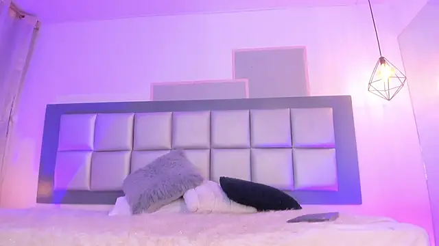 Maddie Ray online show from July 15, 11:59 am