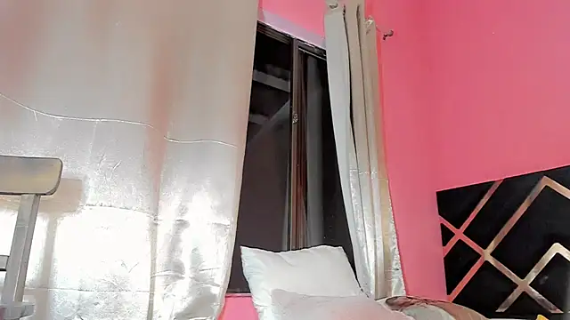 liyenpain01  online show from April 13, 7:56 am