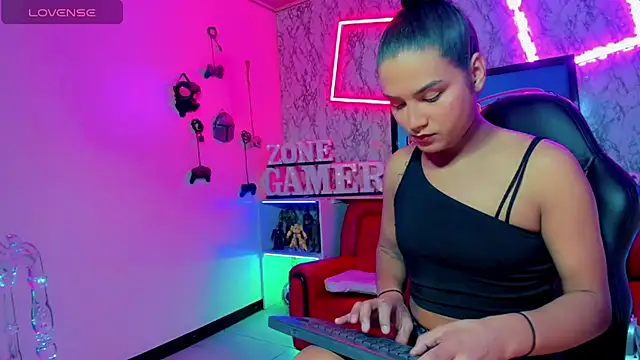 Mia dasilva  online show from July 27, 7:20 pm