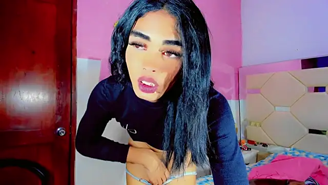 Naomisaenz01 online show from July 29, 2:32 am