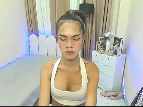 Seductive aliyah online show from June 5, 6:25 pm