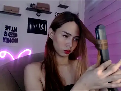 UrHolyBody online show from April 18, 5:20 am