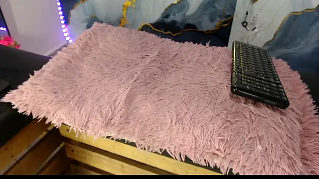Darianna A online show from June 8, 2:49 pm
