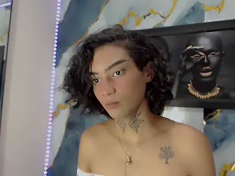 Darianna A online show from June 17, 5:03 pm