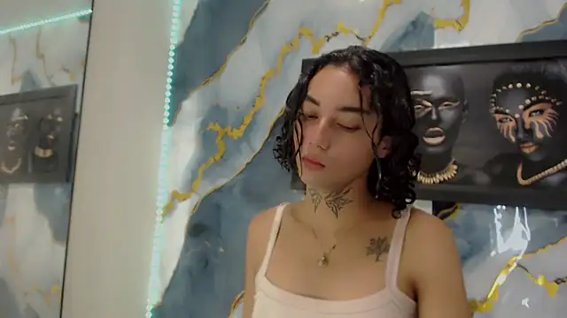 Darianna A online show from June 23, 1:19 pm