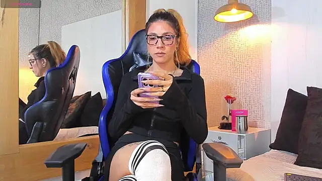 JessieGarvet19 online show from June 12, 4:44 am