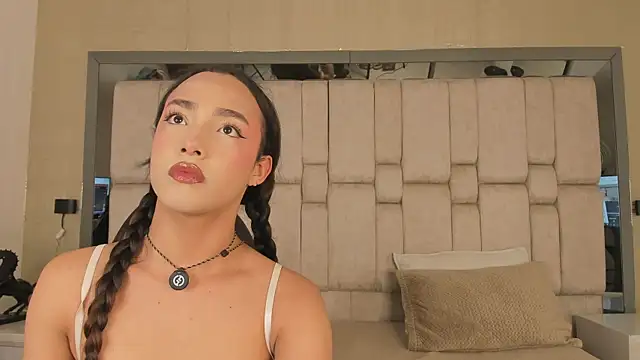 AriBloom7 online show from June 23, 7:44 pm