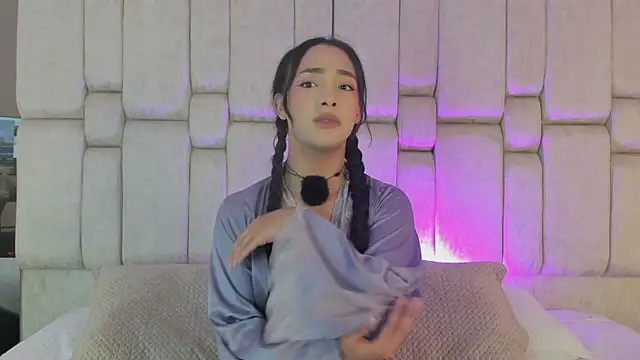 AriBloom7 online show from June 24, 8:06 pm
