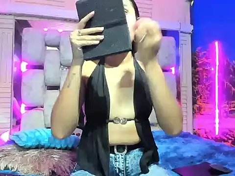 MahiaraHot online show from June 16, 8:31 pm