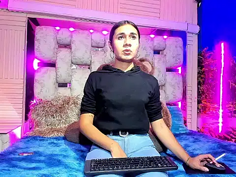 MahiaraHot online show from June 24, 1:53 pm