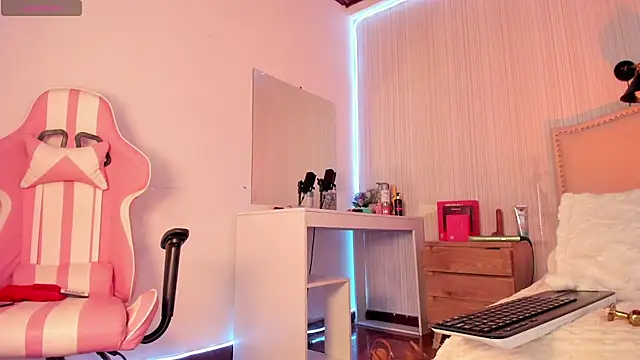ashleey doll online show from July 28, 3:21 pm