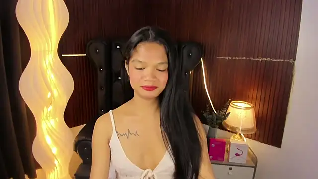 Naya Hilton online show from May 31, 6:31 pm