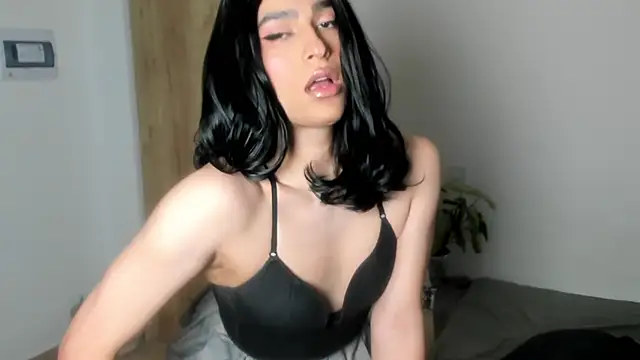 naomimoore828 online show from August 2, 11:48 pm