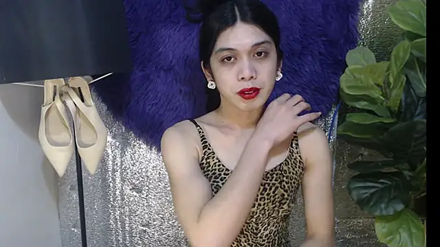 RoseAmarie online show from June 6, 1:40 pm