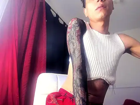 LATIN XMENAXXX online show from June 12, 6:01 am