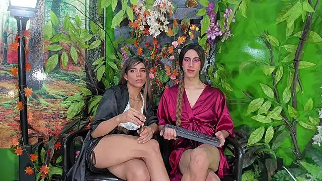 Elena and Julian online show from August 1, 9:15 pm