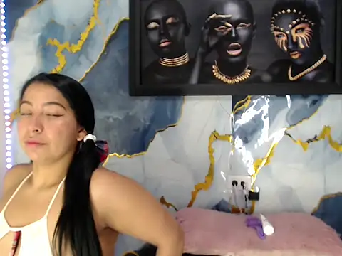 Yasmine Tapias online show from June 18, 9:30 pm