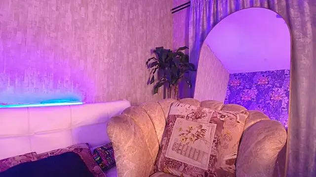 chloe bronze online show from June 15, 8:22 pm