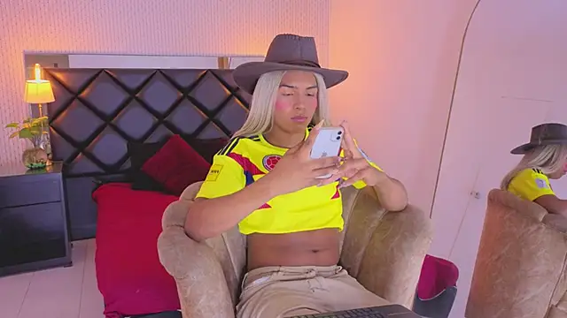 chloe bronze online show from June 17, 7:15 pm