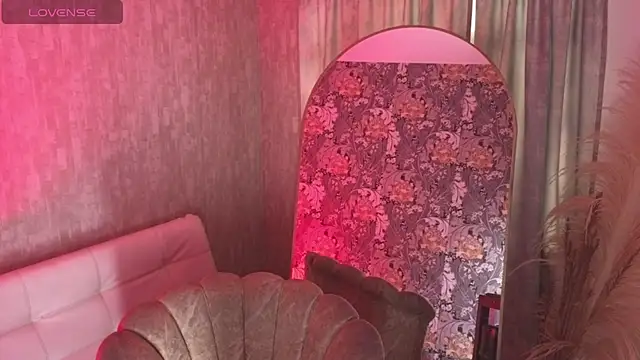 chloe bronze online show from July 24, 7:44 pm