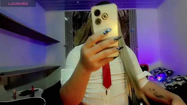 lisa armas online show from June 17, 1:28 am