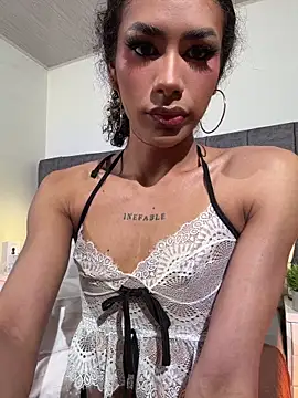 LiaDuquette online show from June 21, 6:33 pm