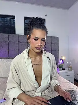 LiaDuquette online show from August 2, 9:25 pm
