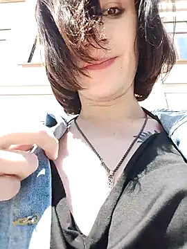 MickeQuinee online show from July 17, 9:15 am