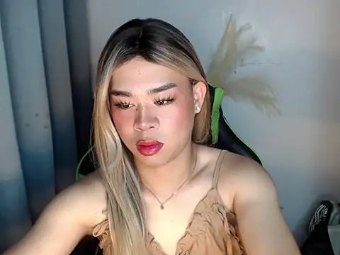 Horny HoneyX online show from August 4, 6:47 pm