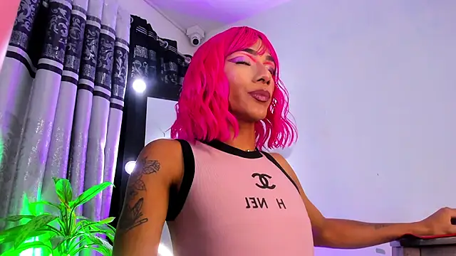 katiee11 online show from August 1, 2:45 am