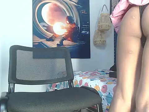 Hotchantal1 online show from July 14, 2:23 pm