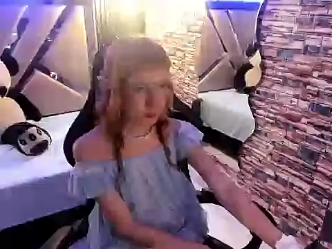 vivienne hadi online show from July 21, 8:34 pm
